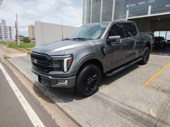 FORD F-150 5.0 V8 GASOLINA CD LARIAT BLACK FX4 AUTOMÁTICO